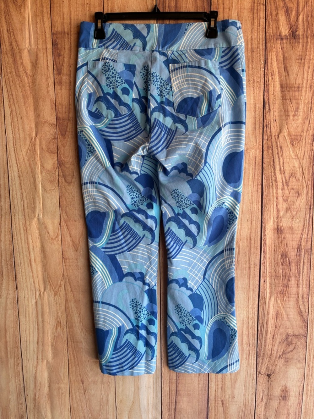 J. McLaughlin Swirl Crop Blue Pants 
Size 10 - Picture 4 of 7